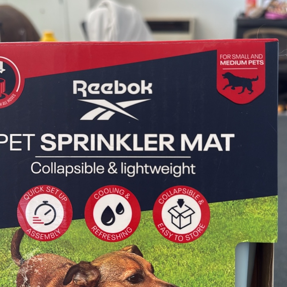 Reebok Pet Sprinkler Mat - Red and Green - Picture 3 of 4